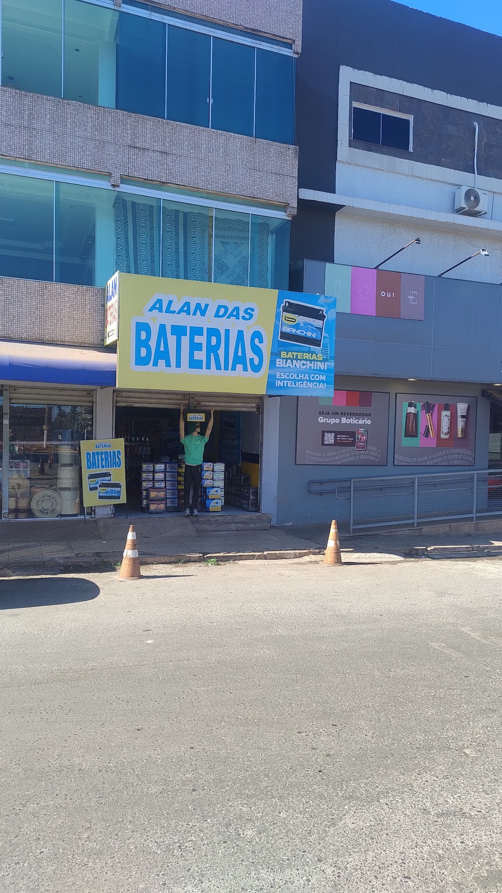 Fachada da Alan das Baterias no endereço novo
